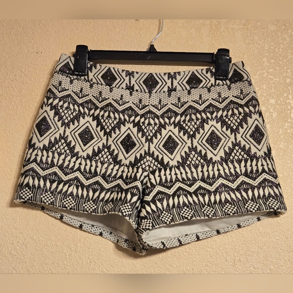Alice + Olive Short Size 2 Color Black/White